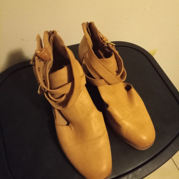 Olive Street boots - Picture 3 of 4